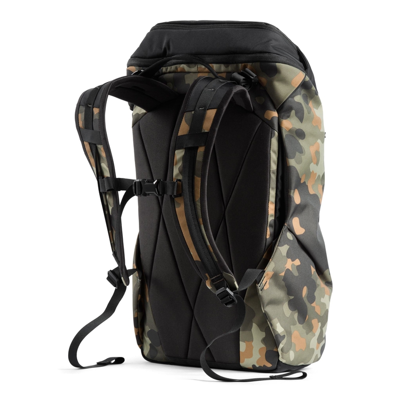 Instigator 28 Backpack image number null